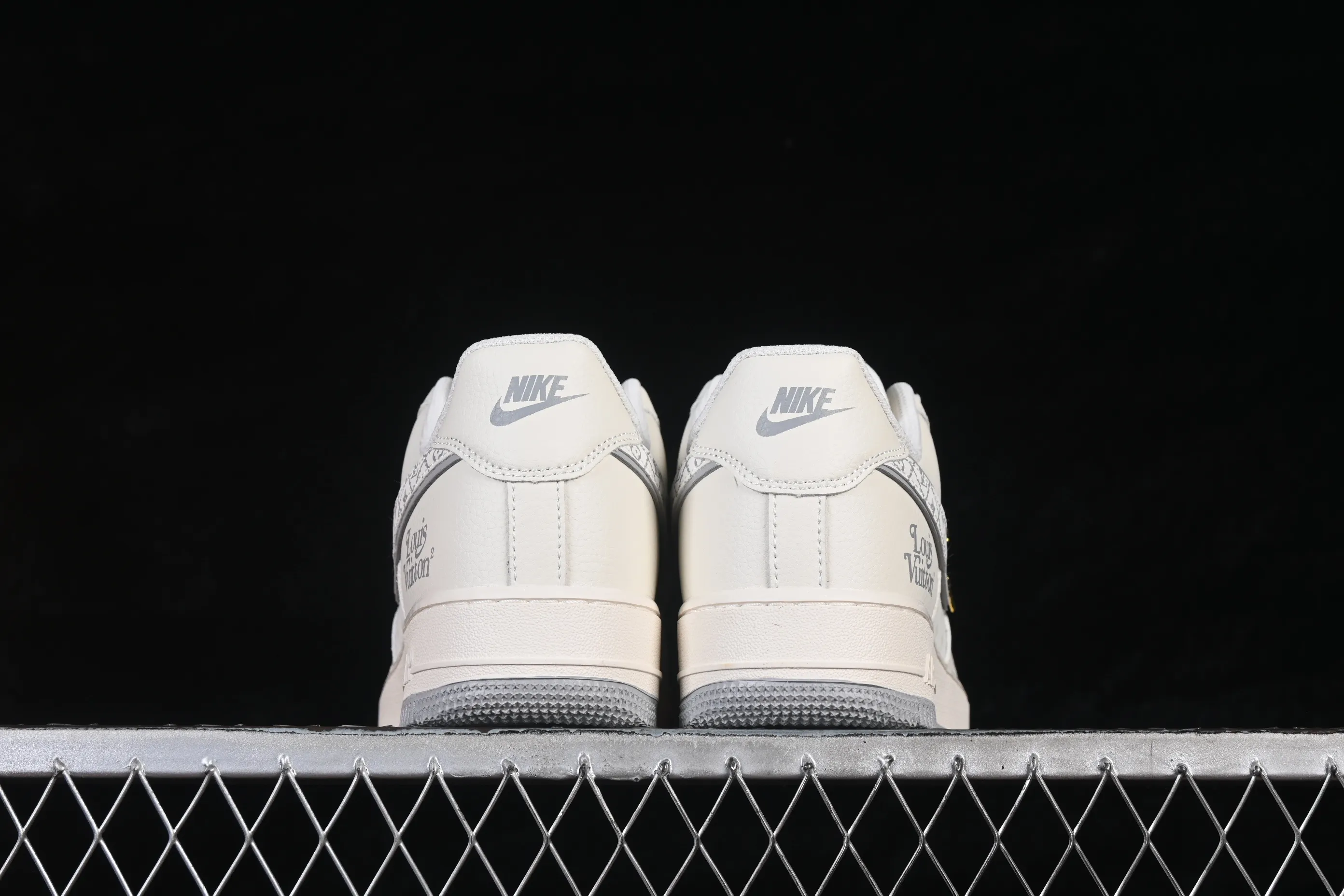 All categories Nk Air Force 1 Air Force series Nk Air Force 1 Low Air Force low-top Nike Air Force 1'07 Low LV co-branded presbyopia Air Force 1 low-top casual sneakers LV2288-001